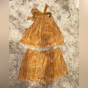 Women's Tan Pleated Two-Piece Set XL